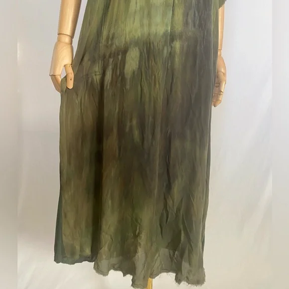RAQUEL ALLEGRA SILK CAFTAN MAXI DRESS IN OLIVE